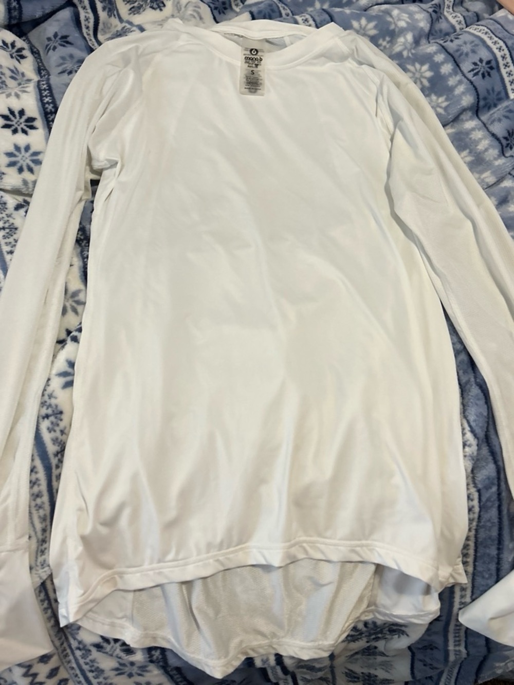 Moosejaw White Long-Sleeve Crew Performance Tee